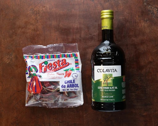 Ingredients laid out that are used to make chile de arbol oil.